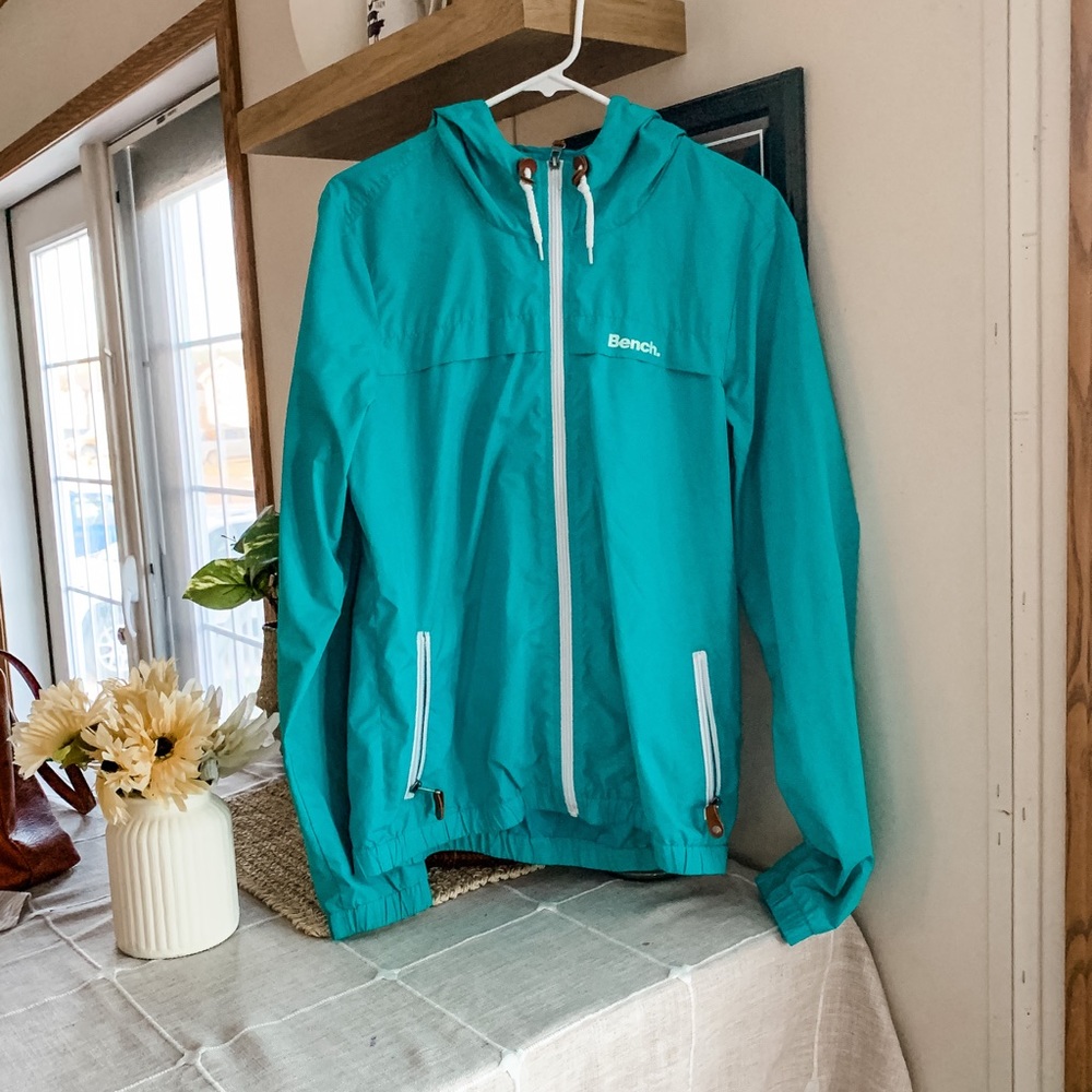 Bench Light-Weight Wind/Rain Jacket